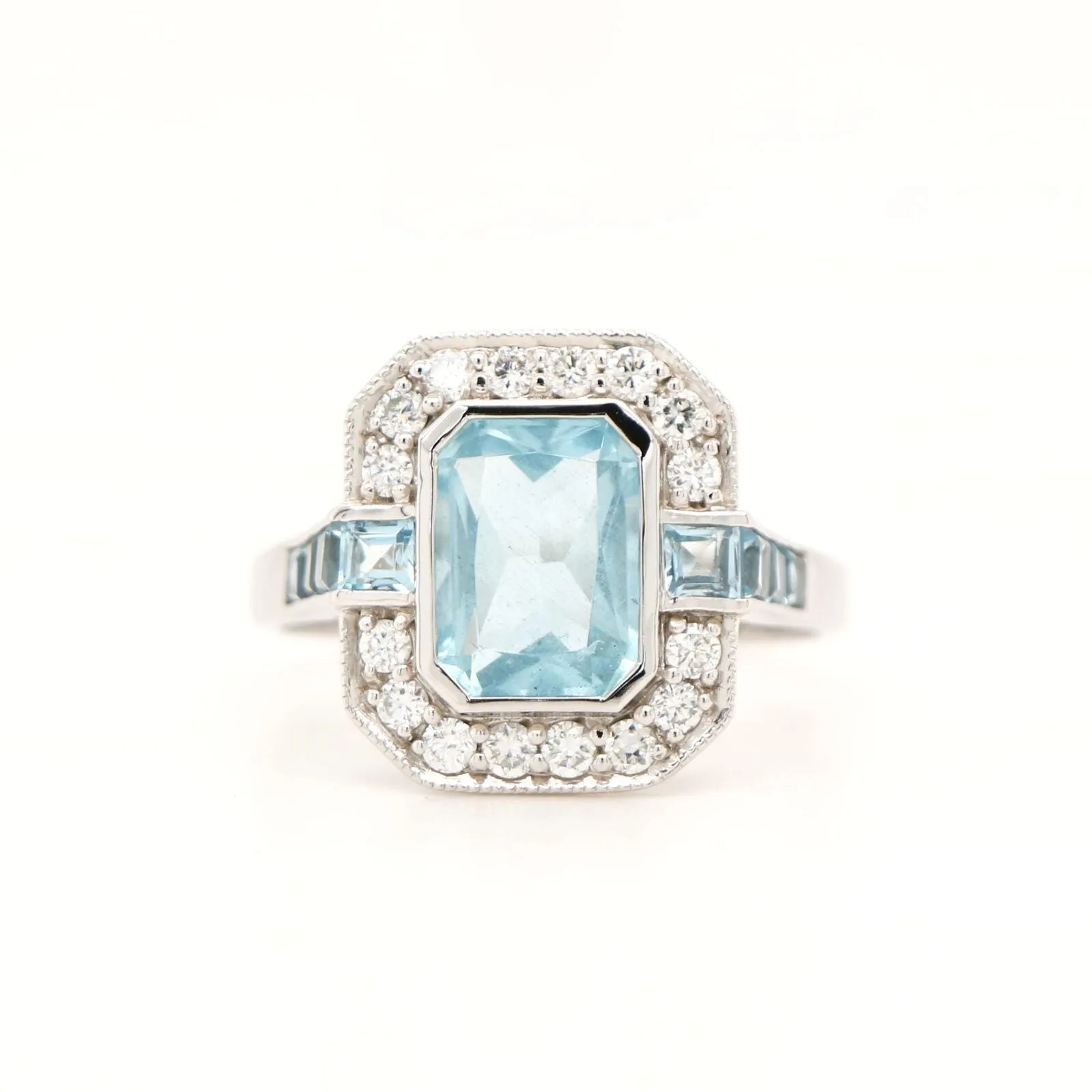 Aquamarine ring in Gold with Diamond Halo