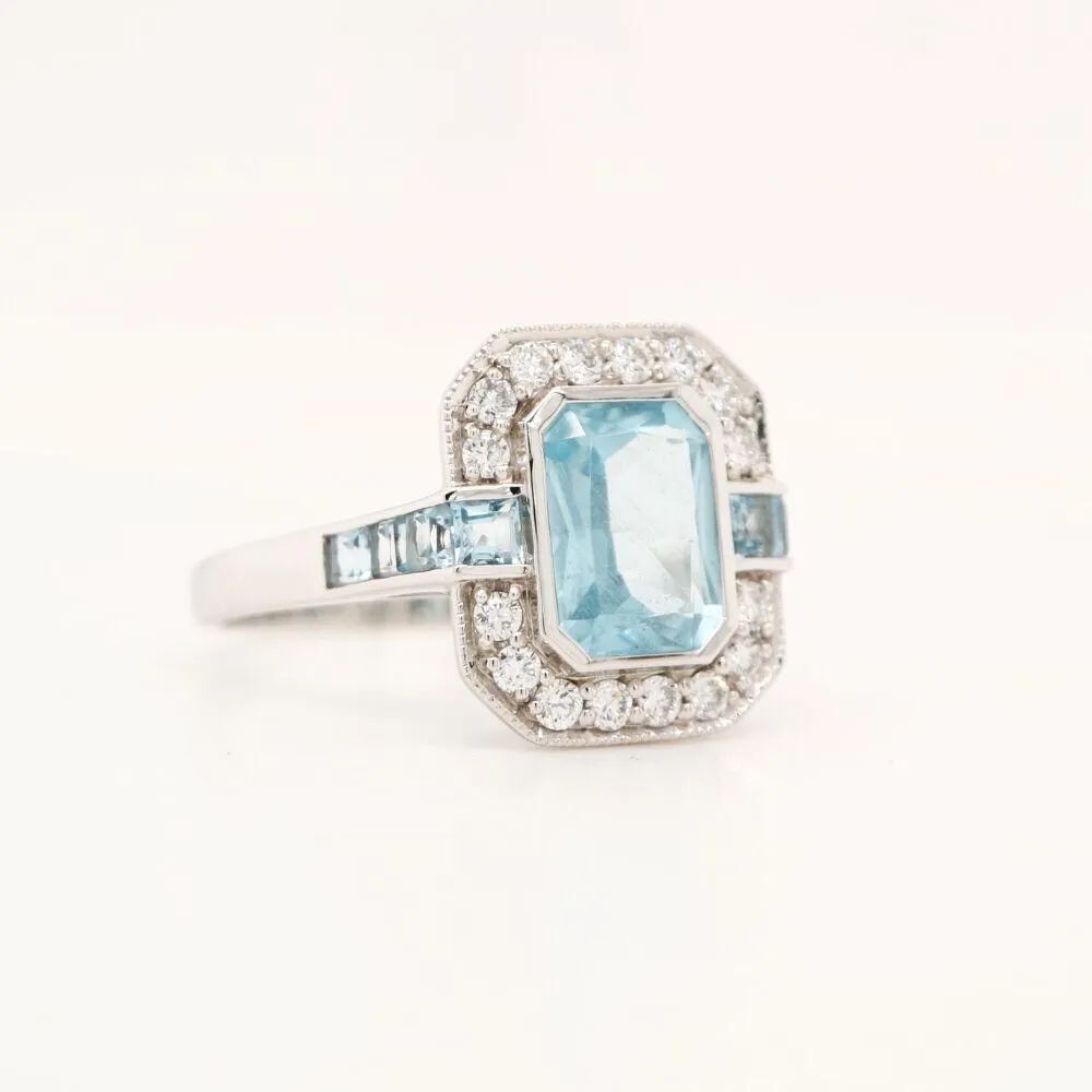 Aquamarine ring in Gold with Diamond Halo