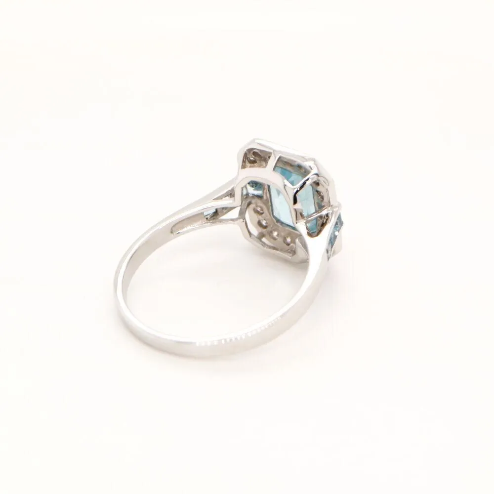 Aquamarine ring in Gold with Diamond Halo