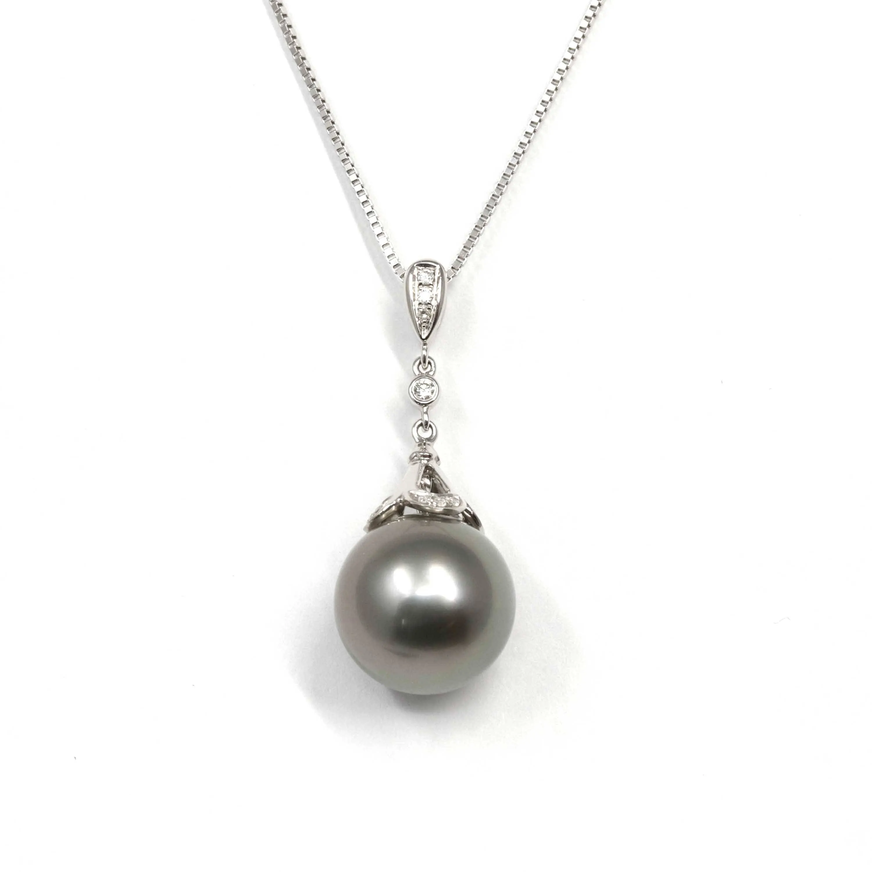 Baikalla Jewelry™ 18k Gold Round Black Tahitian South Sea Cultured Pearl & Diamond Pendant Necklace for Women in AAA Quality