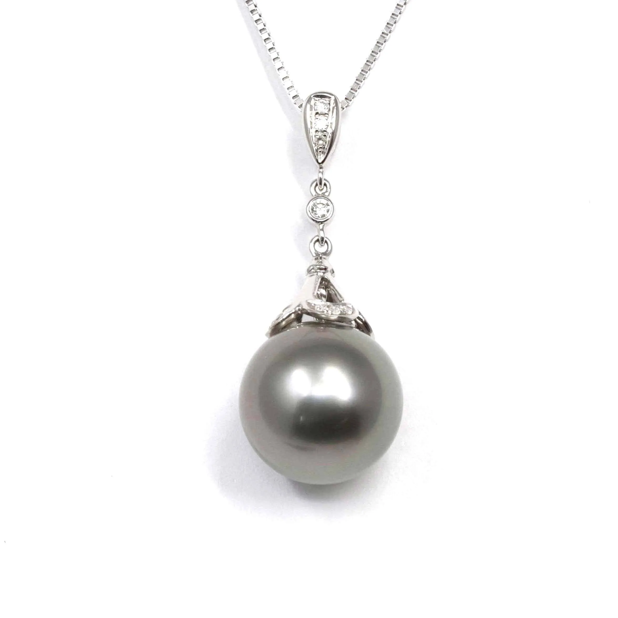 Baikalla Jewelry™ 18k Gold Round Black Tahitian South Sea Cultured Pearl & Diamond Pendant Necklace for Women in AAA Quality