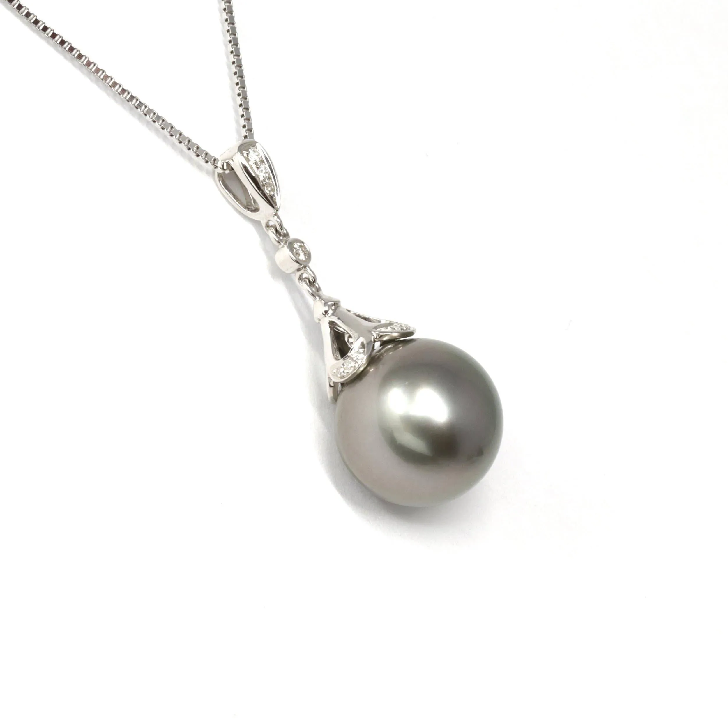 Baikalla Jewelry™ 18k Gold Round Black Tahitian South Sea Cultured Pearl & Diamond Pendant Necklace for Women in AAA Quality
