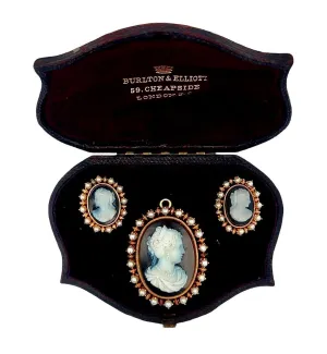 Estate Cultured Pearl Cameo 18K Yellow Gold Earrings Brooch Suite 15625